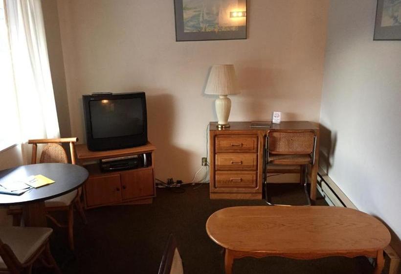 Chris By The Sea Motel