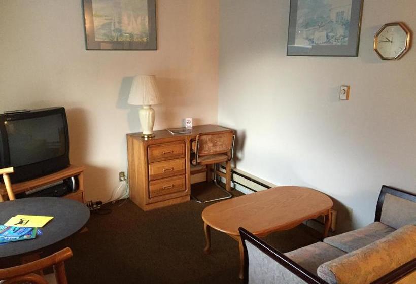 Chris By The Sea Motel