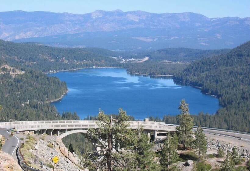 צימר Donner Lake Inn