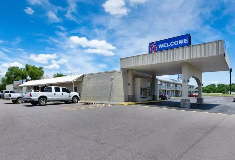 Motel 6 Van Buren, Ar I  40