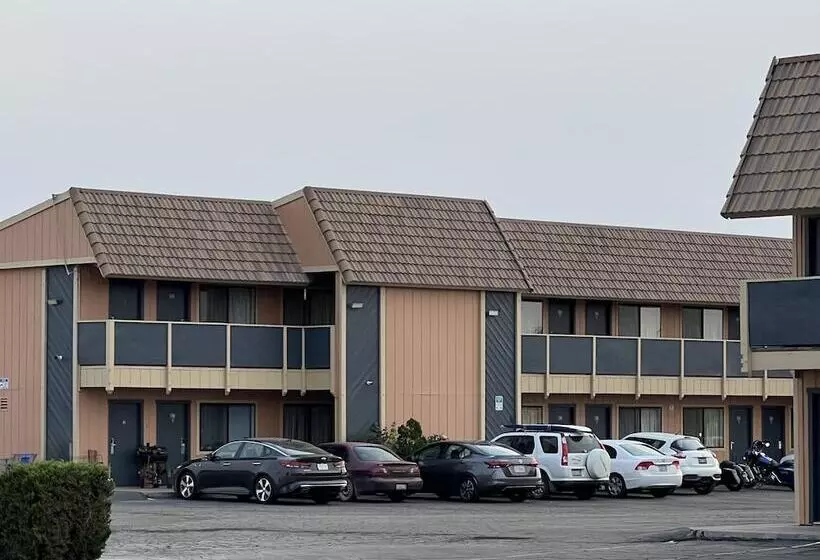 モーテル Budget Inn