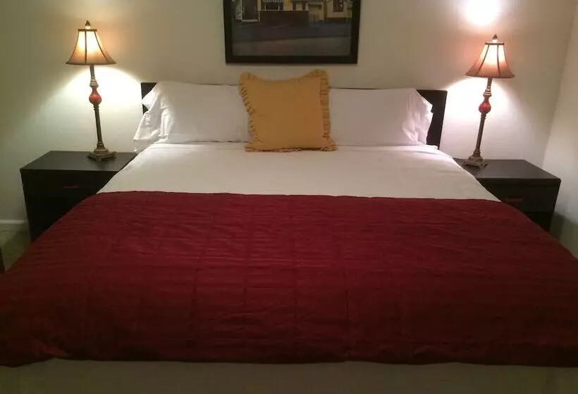 モーテル Cardinal Inn