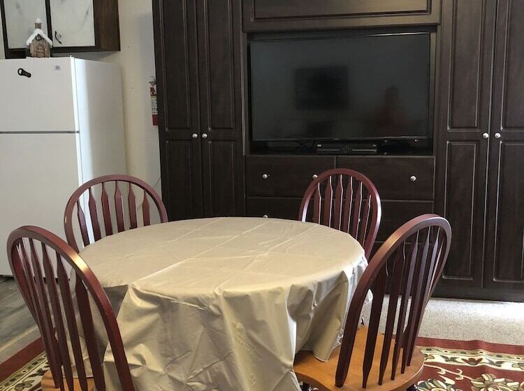 فندق على الطريق Cardinal Inn