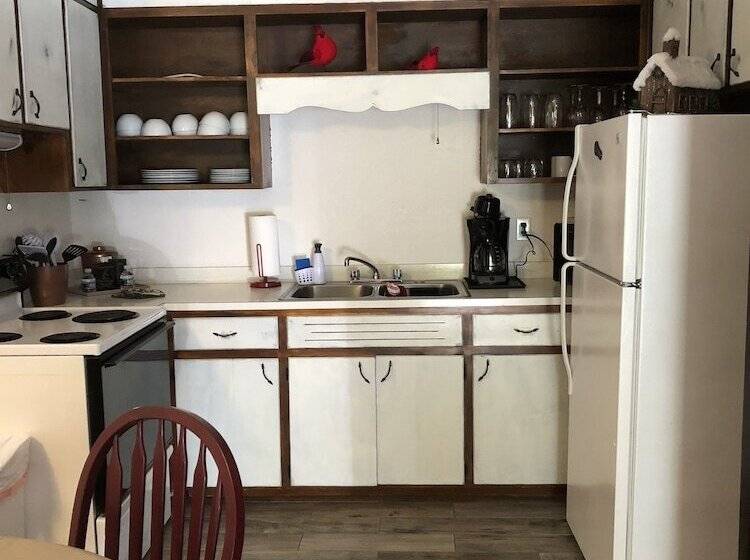 فندق على الطريق Cardinal Inn