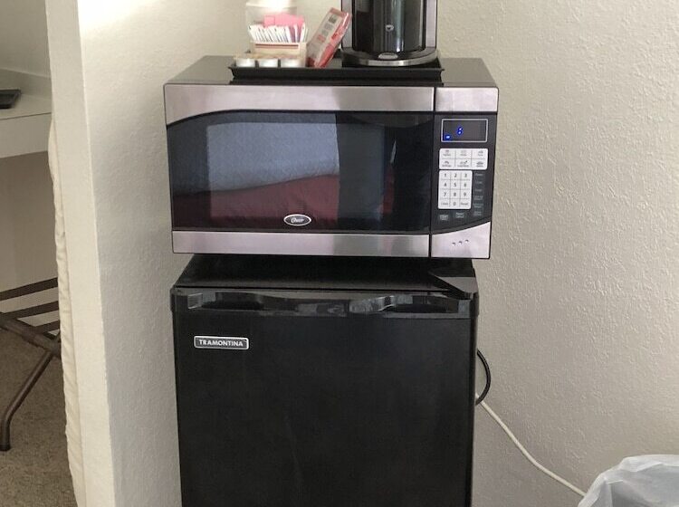 فندق على الطريق Cardinal Inn