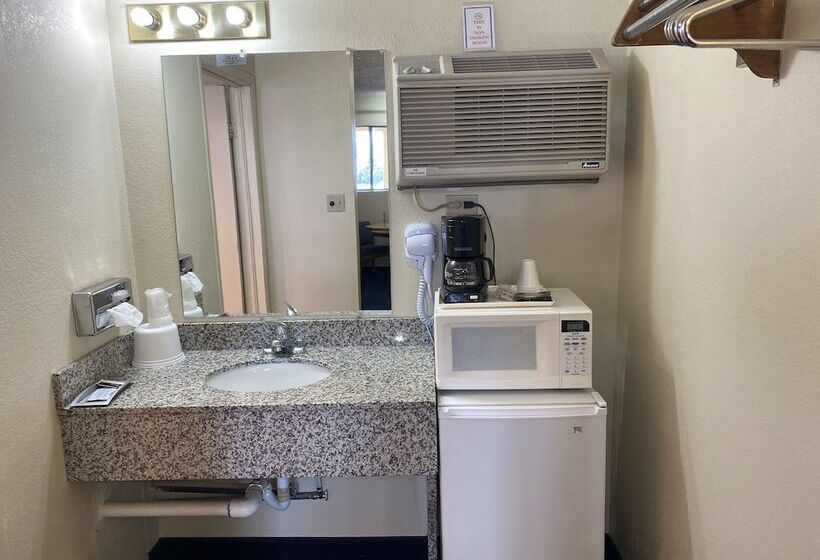 Мотель Econo Lodge