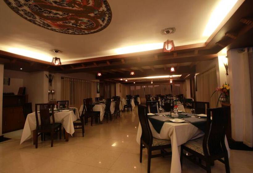 渡假胜地  Mount Siniolchu