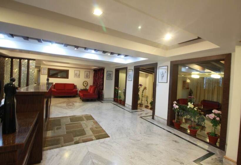 渡假胜地  Mount Siniolchu