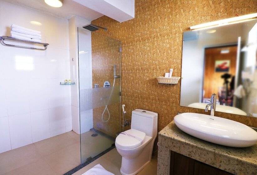 渡假胜地  Mount Siniolchu