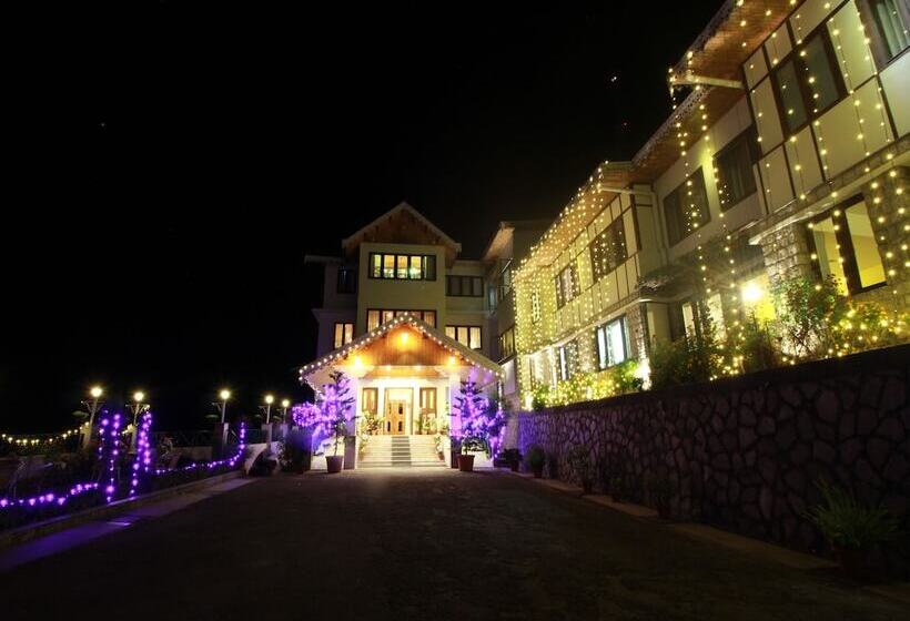 渡假胜地  Mount Siniolchu