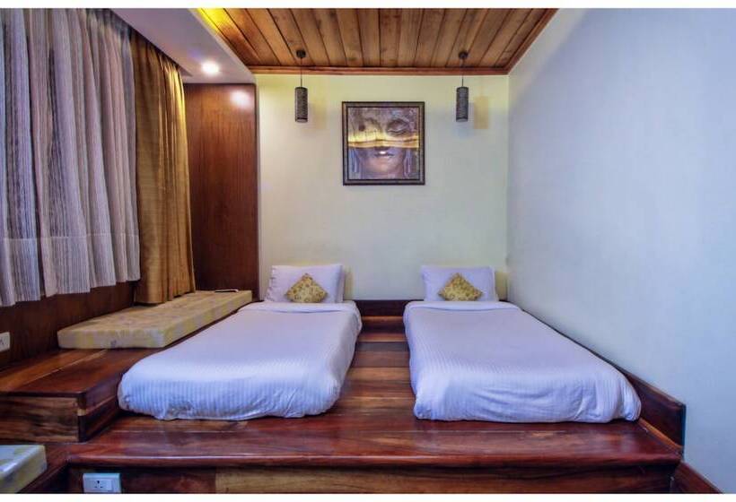 渡假胜地  Mount Siniolchu