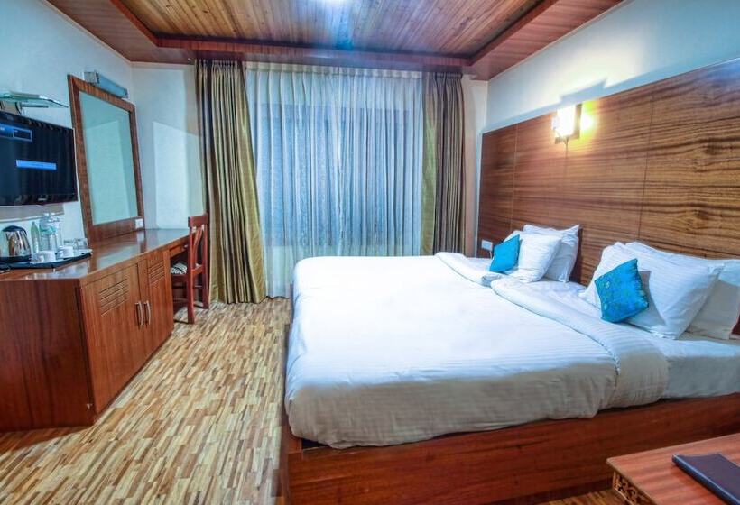 渡假胜地  Mount Siniolchu