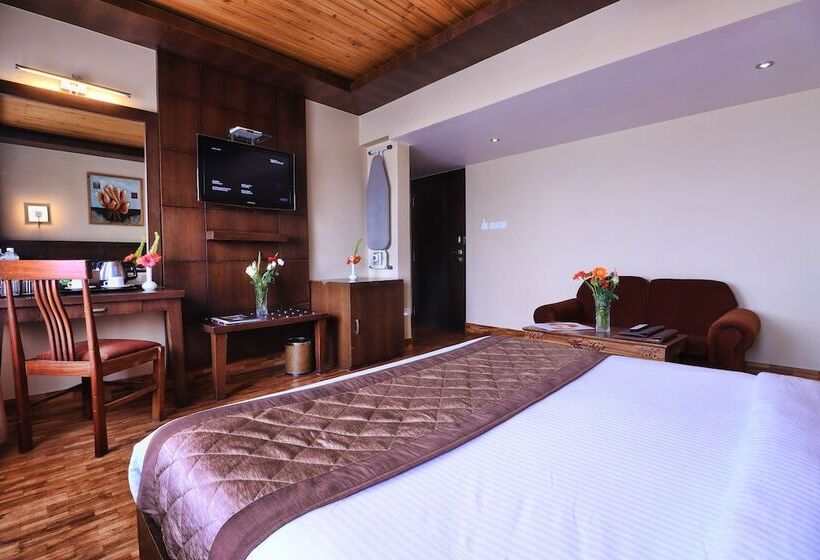 渡假胜地  Mount Siniolchu