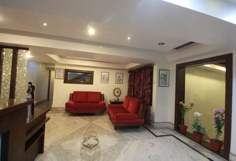 渡假胜地  Mount Siniolchu