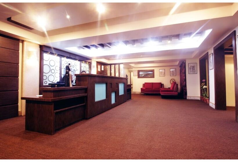 渡假胜地  Mount Siniolchu