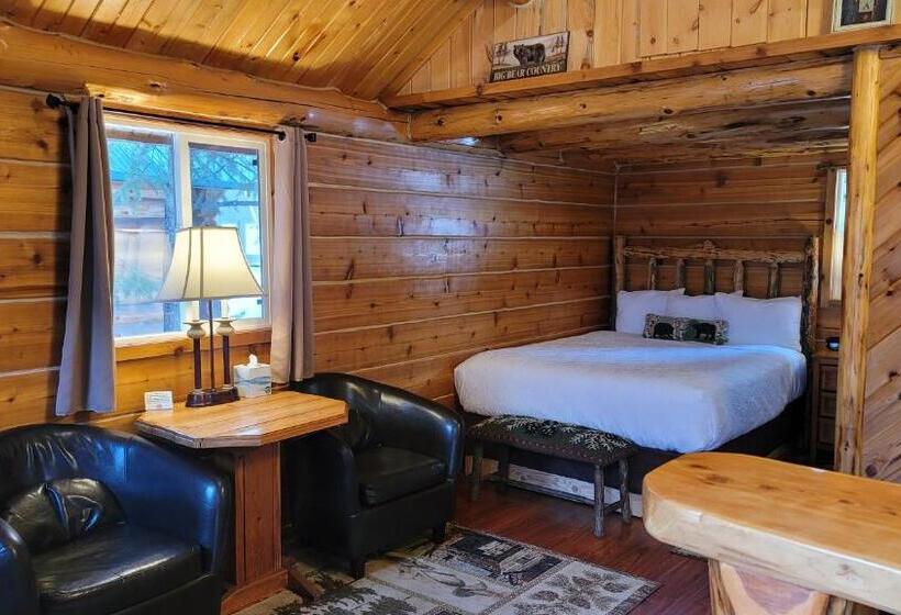 Riverfront Motel & Cabins