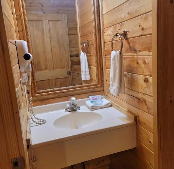 Riverfront Motel & Cabins