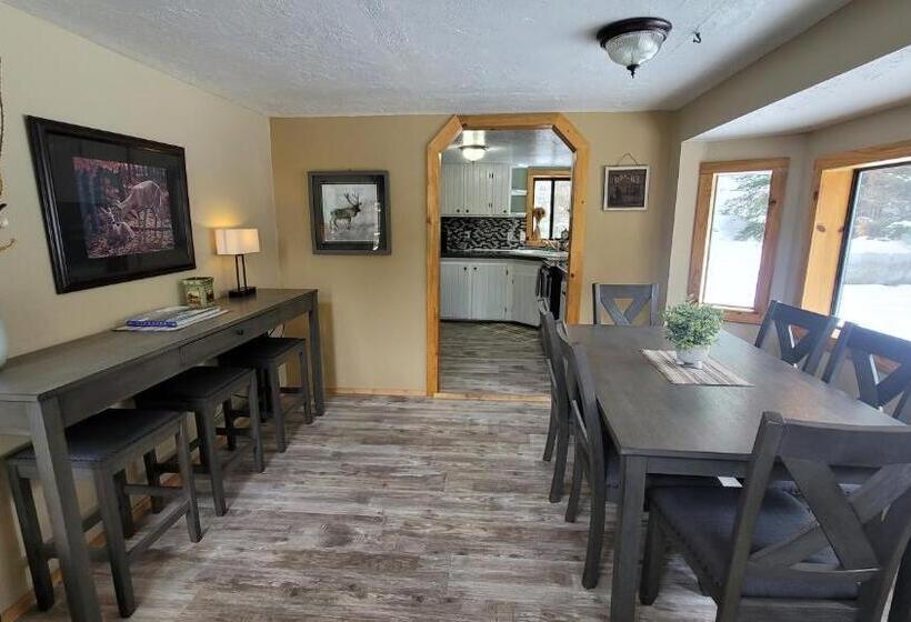 Riverfront Motel & Cabins