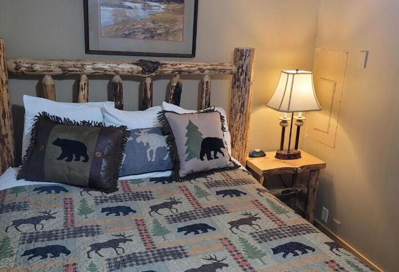 Riverfront Motel & Cabins