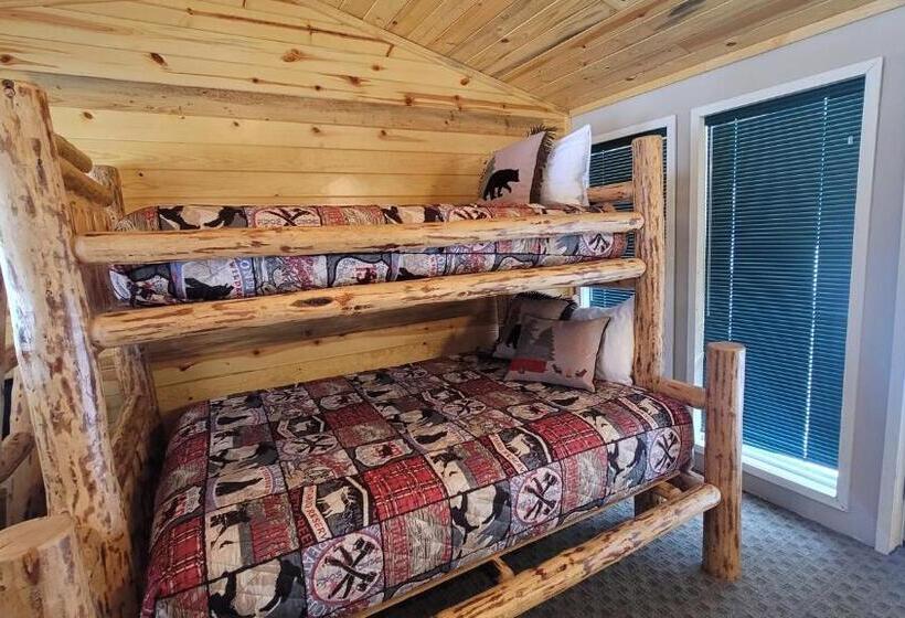 Riverfront Motel & Cabins