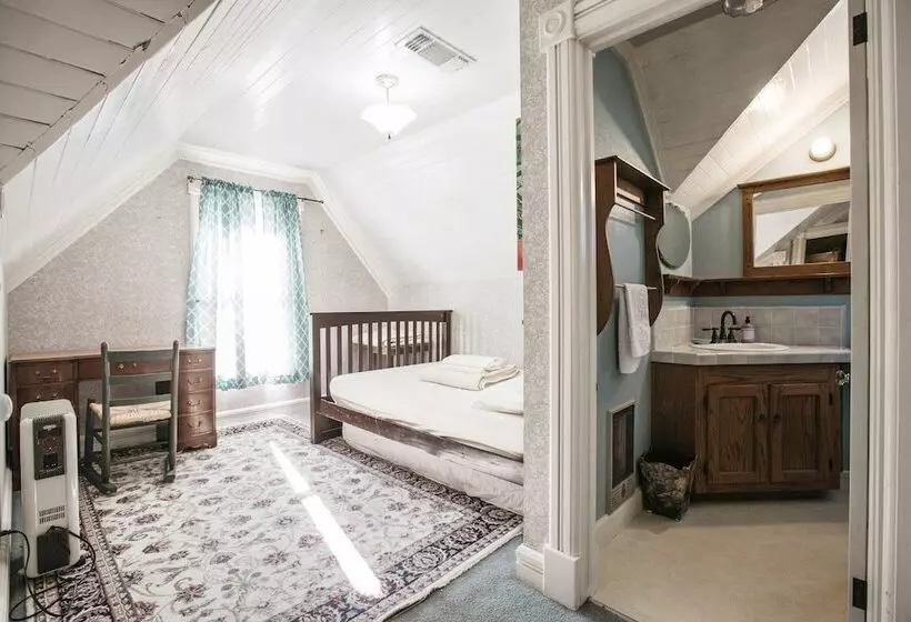 The Hostel California