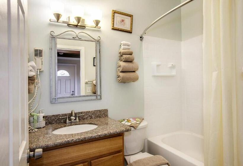 Beachwood Condos & Resort