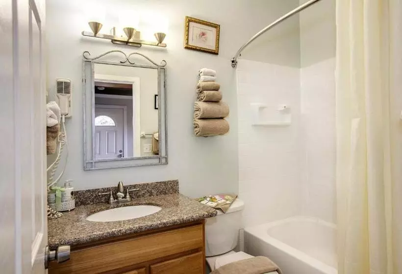 Beachwood Condos & Resort