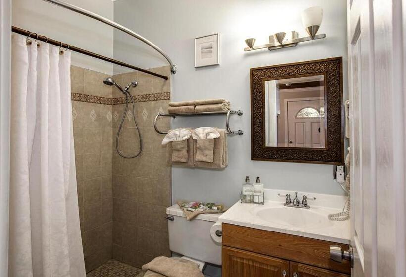 Beachwood Condos & Resort