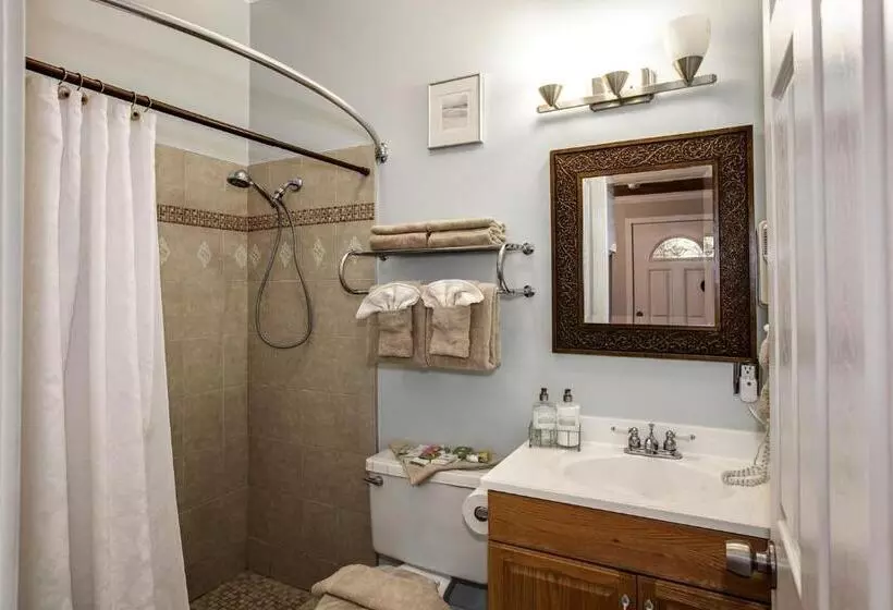 Beachwood Condos & Resort