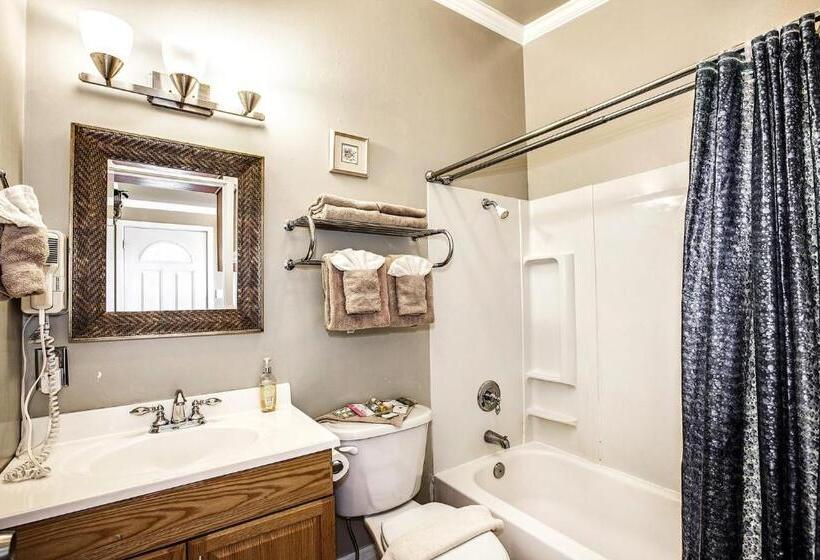 Beachwood Condos & Resort