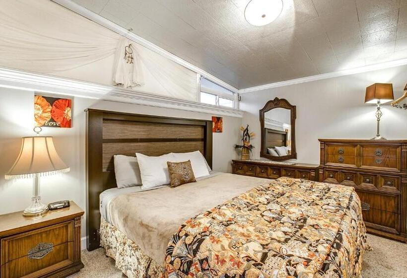 Beachwood Condos & Resort