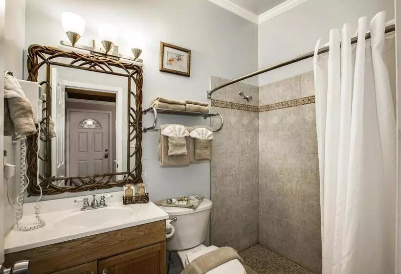 Beachwood Condos & Resort