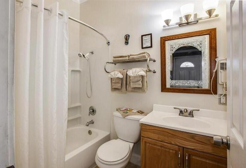 Beachwood Condos & Resort