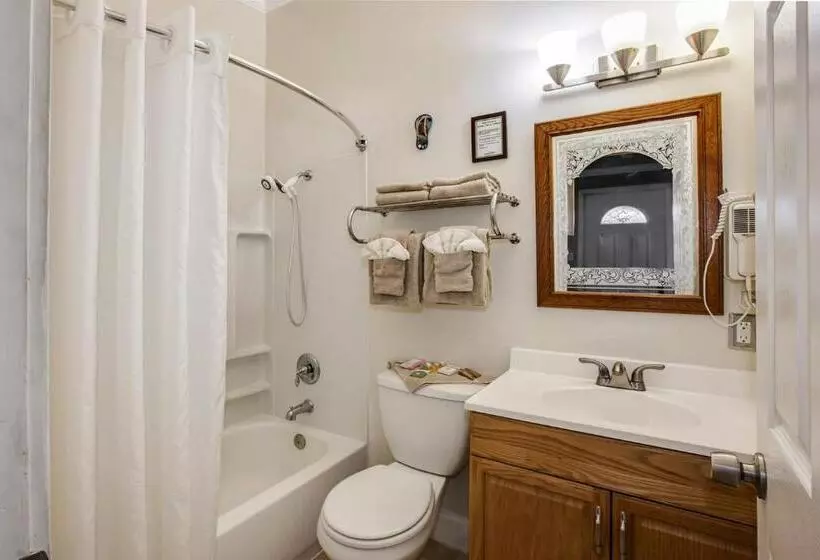 Beachwood Condos & Resort