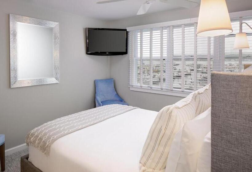 צימר Inn At Harbor Hill Marina