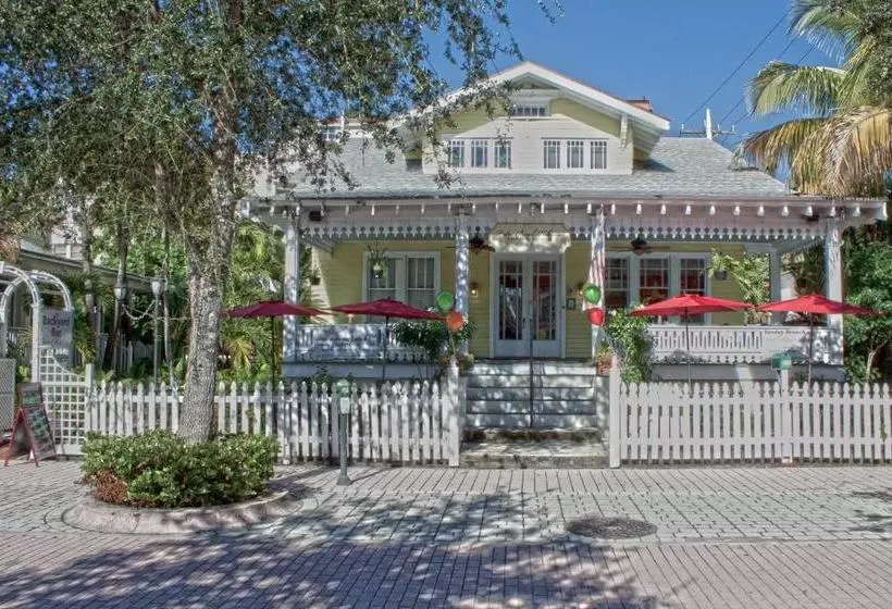 تختخواب و صبحانه Palm Beach Hibiscus Downtown