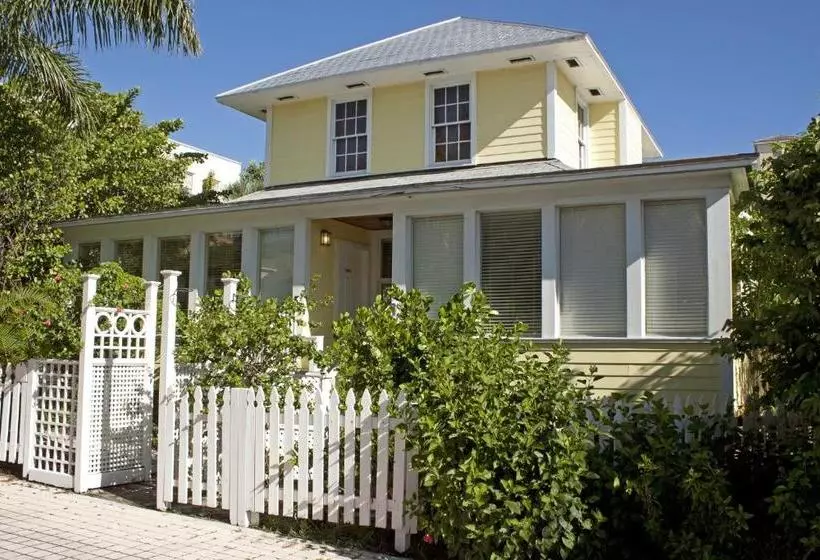 تختخواب و صبحانه Palm Beach Hibiscus Downtown