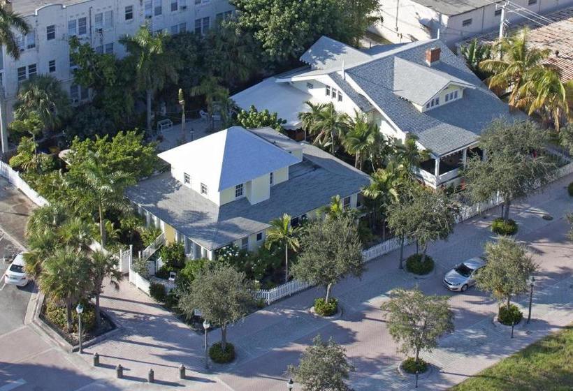 تختخواب و صبحانه Palm Beach Hibiscus Downtown