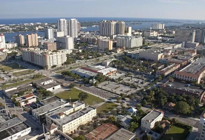 تختخواب و صبحانه Palm Beach Hibiscus Downtown