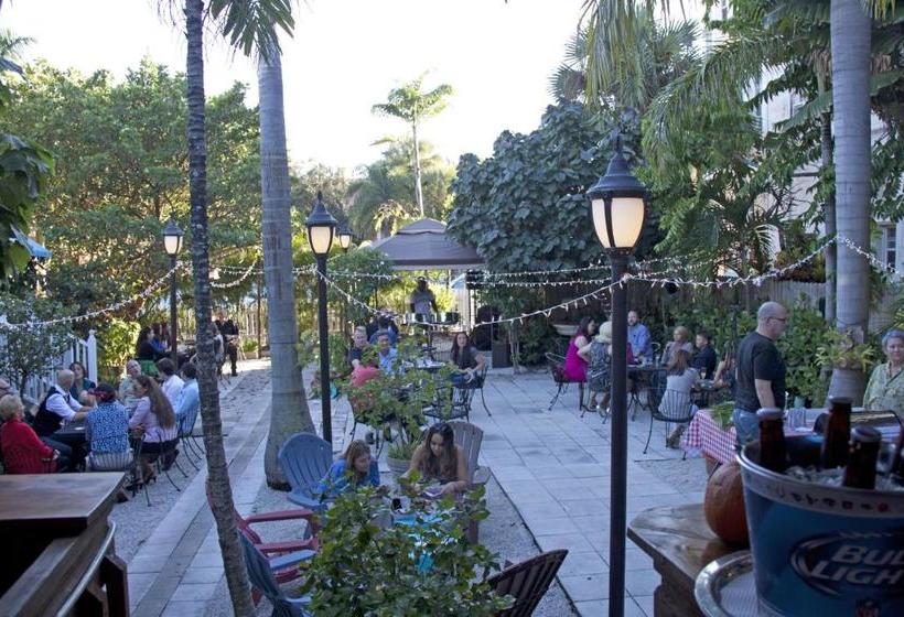 تختخواب و صبحانه Palm Beach Hibiscus Downtown