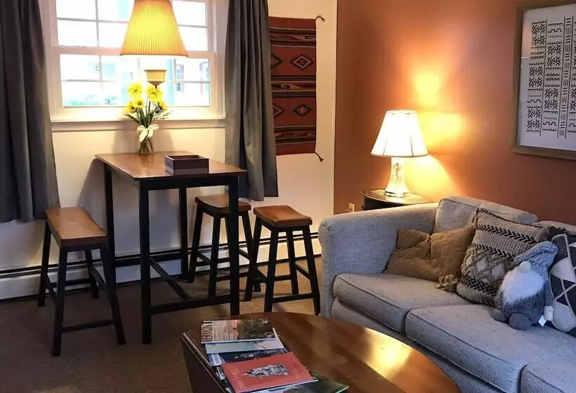 Brittany Motel