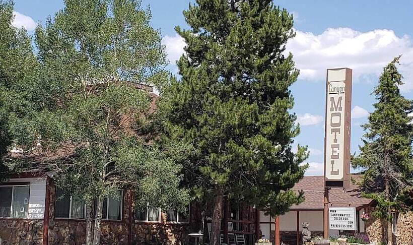 Canyon Motel Near Rocky Mountain National Park