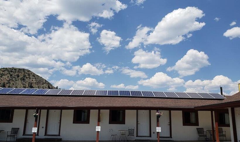 Canyon Motel Near Rocky Mountain National Park