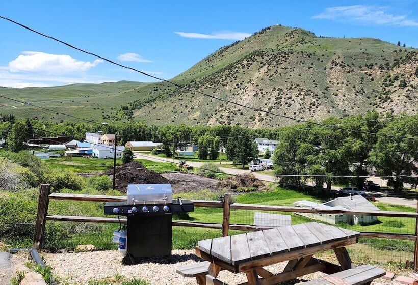 Canyon Motel Near Rocky Mountain National Park