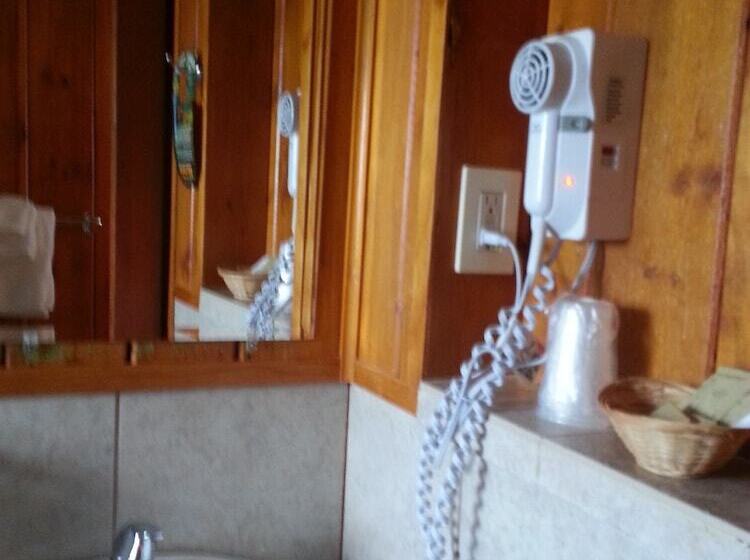 Canyon Motel Near Rocky Mountain National Park