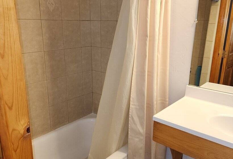 Canyon Motel Near Rocky Mountain National Park