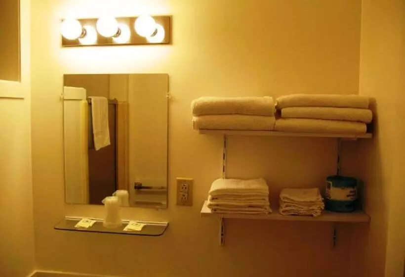 Golden West Motel
