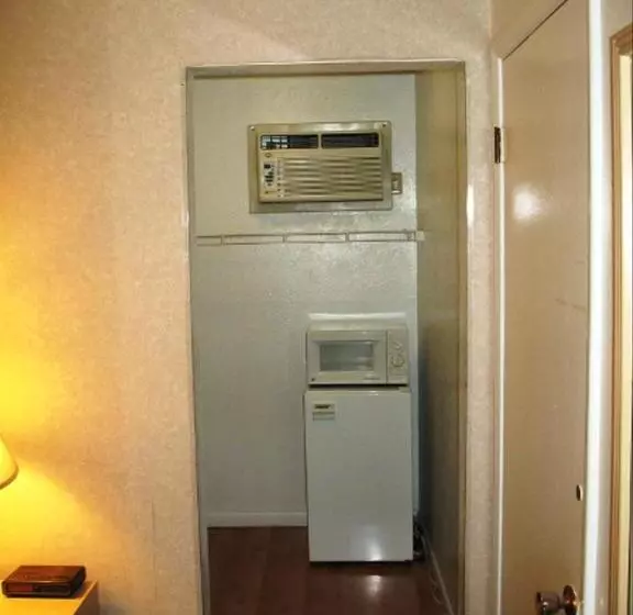 Golden West Motel
