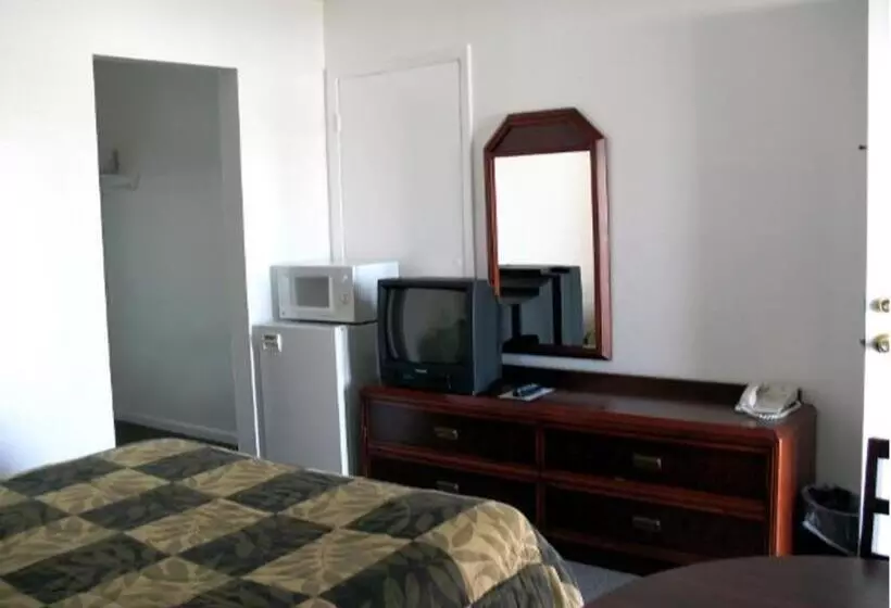 Golden West Motel