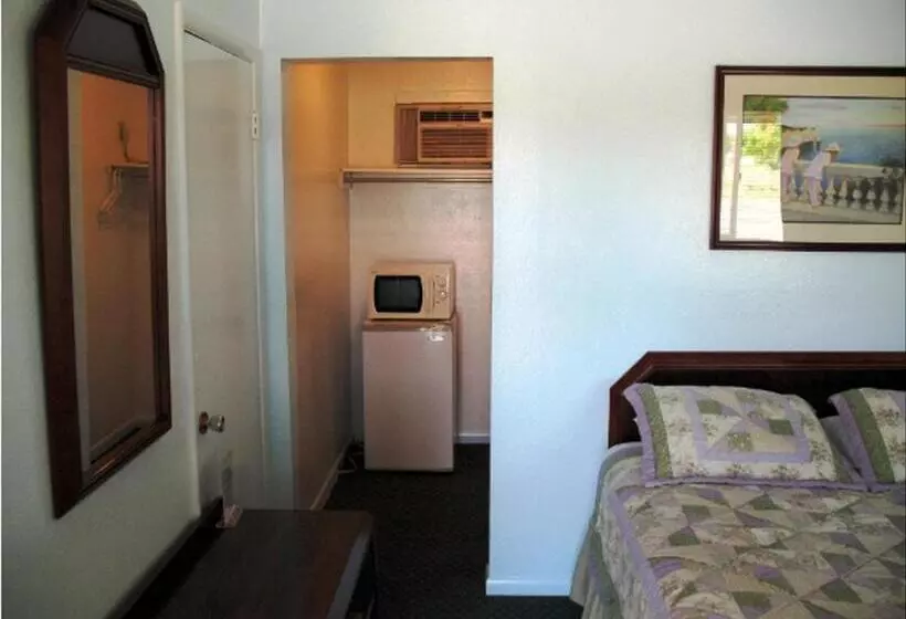 Golden West Motel